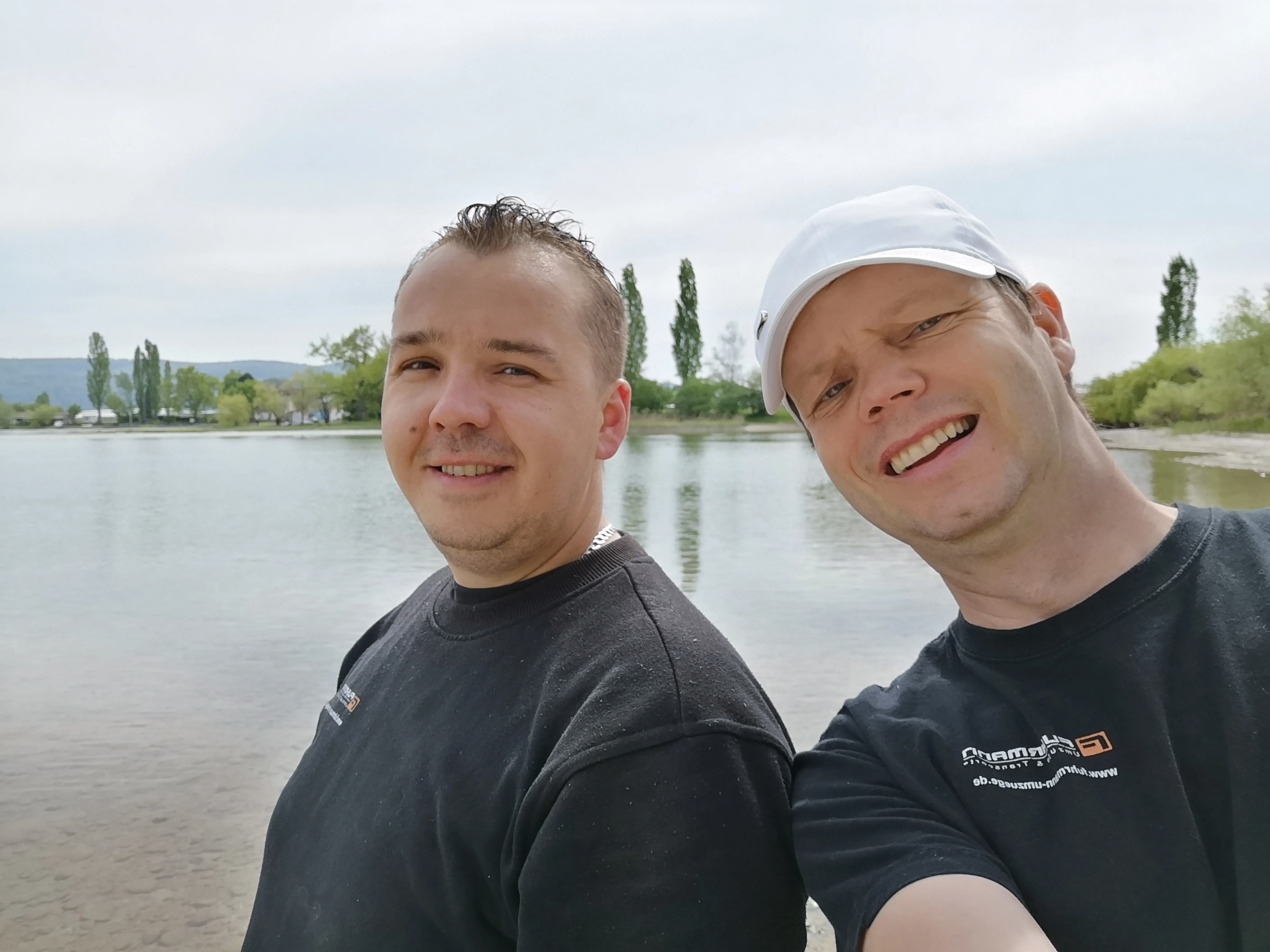 Adam Fuhrmann und Kollege unterwegs auf Fernumzug -- persönliches Team