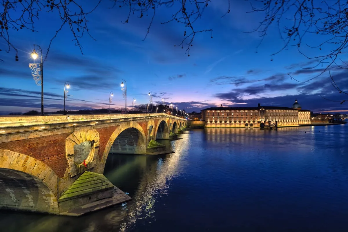 Pont Neuf Brücke in Toulouse – die Ville Rose an der Garonne