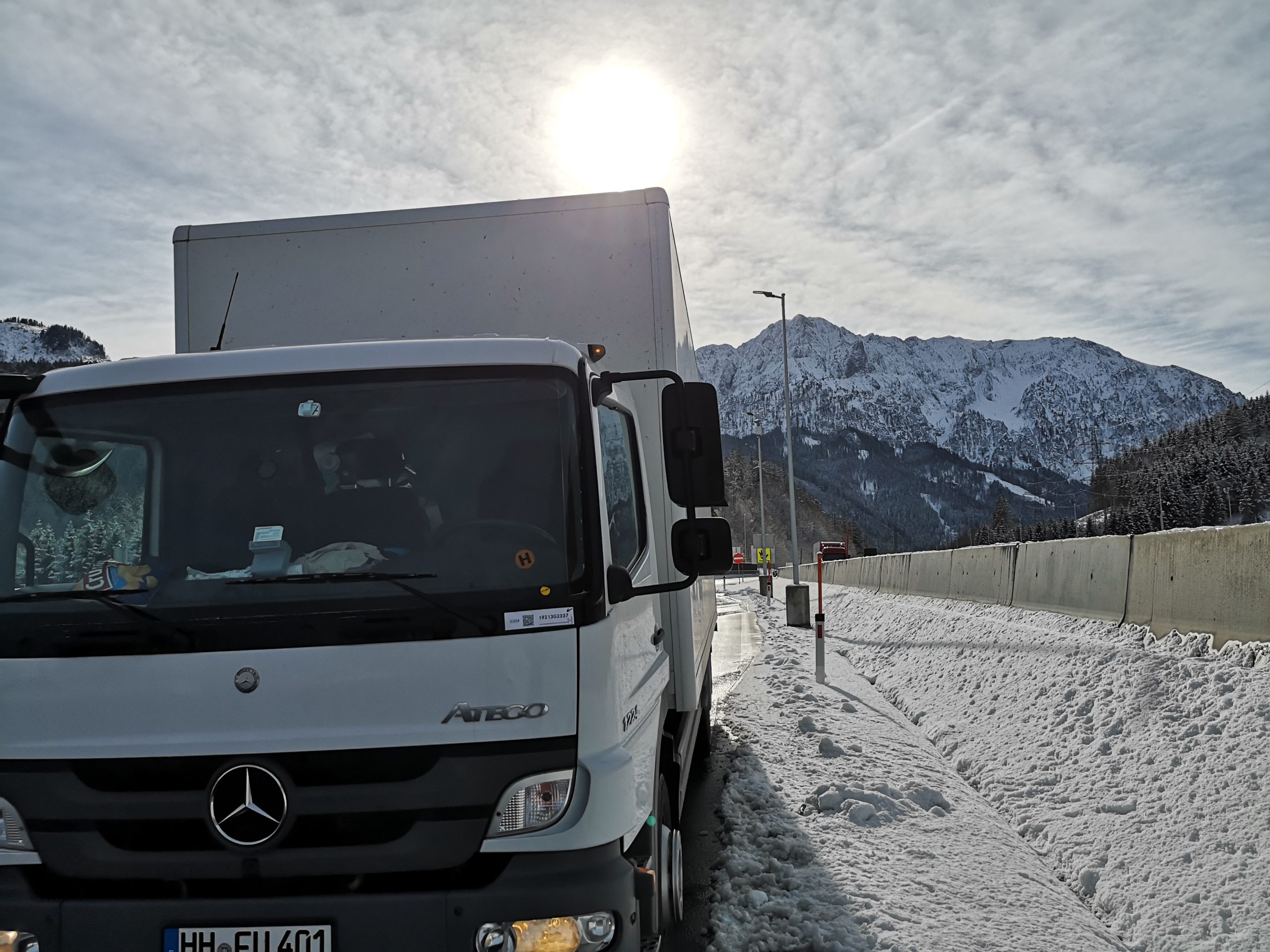Fuhrmann 12-Tonnen-Umzugs-Lkw auf einer Fernfahrt