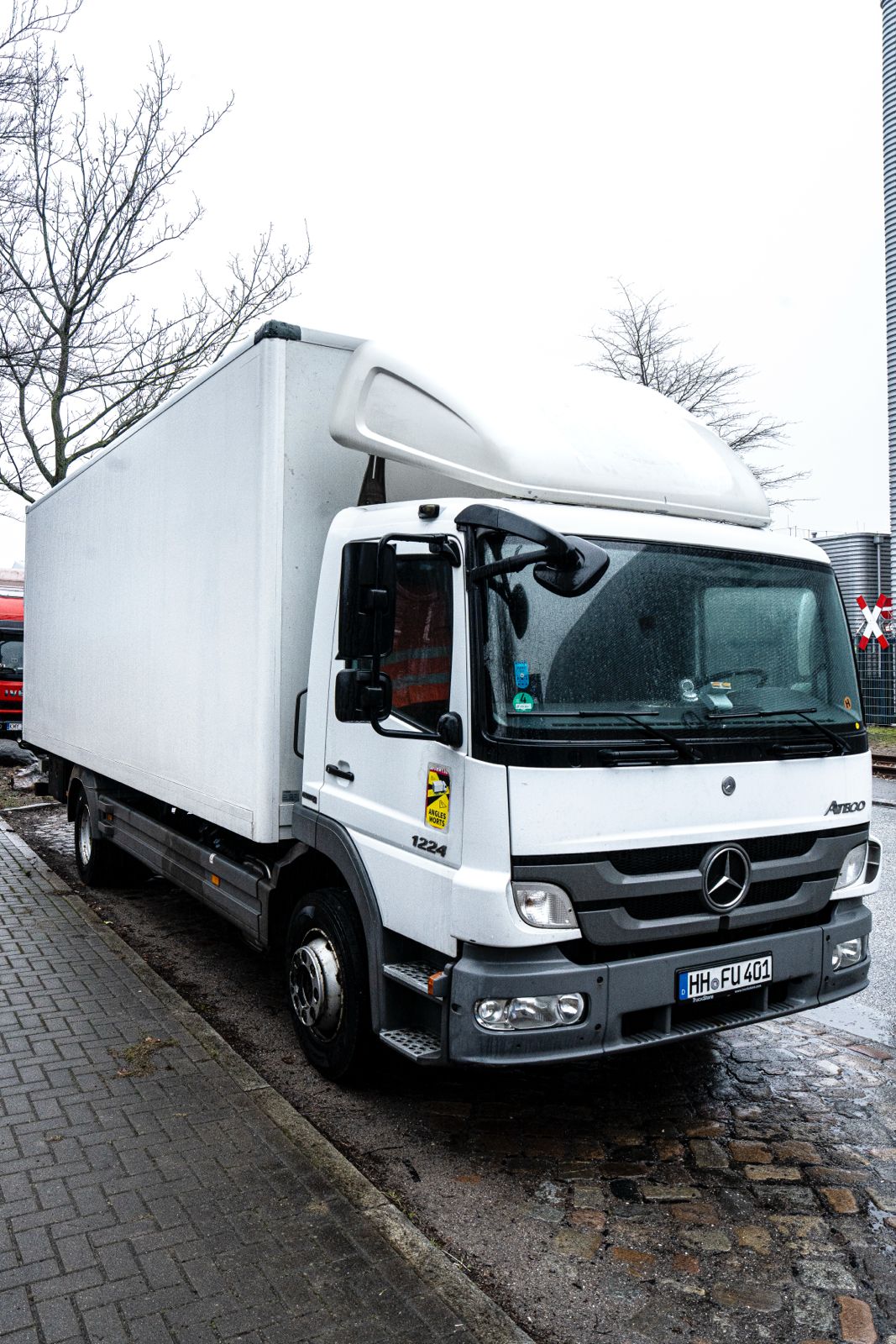Mercedes Atego 1224 – 12-Tonnen-LKW mit 43 m³ Ladevolumen für größere Umzüge in Hamburg